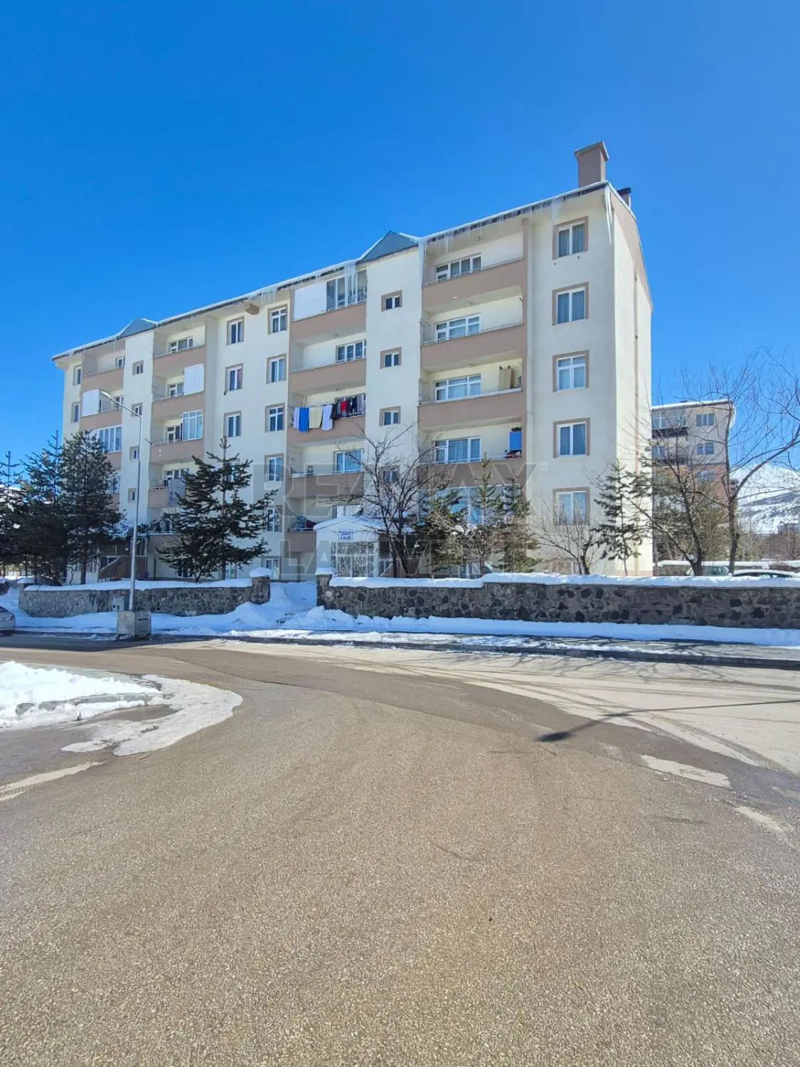 RE/MAX LACİVERT'TEN YENİŞEHİR'DE SATILIK 3+1 DAİRE