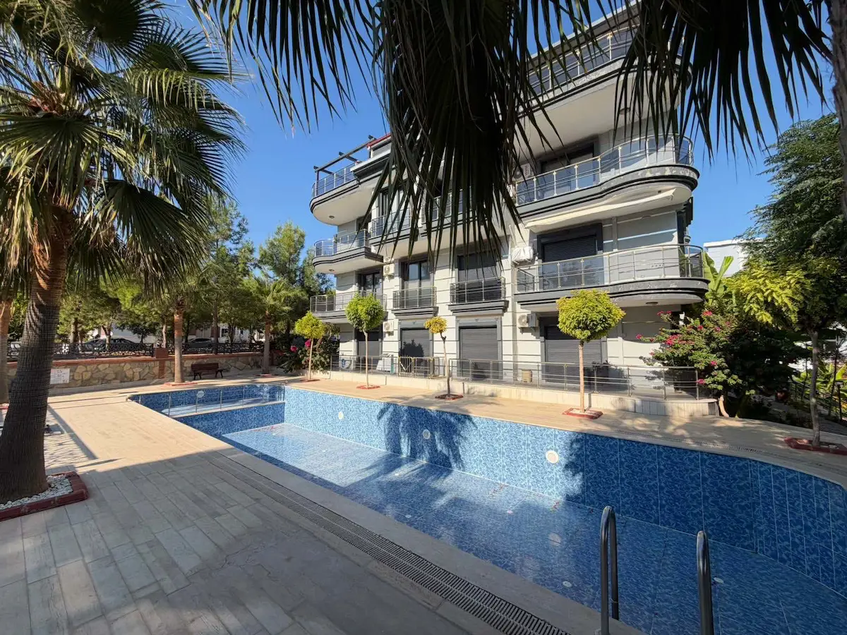DIDIM ALTINKUM DENIZEVLER SITESI'NDE HAVUZLU 2+1 BAHÇE KATI DAIRE