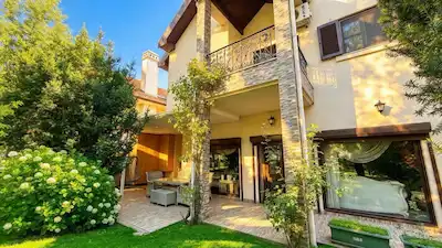 ANGORA EVLERİ RÜYALAR CADDESİ’NDE | 690 M² ARSA | 6+1 | 50 M² SALON | GÖSTERİŞLİ VİLLA