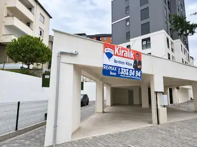 KARTAL HÜRRİYET MAHALLESİNDE ANA CADDE ÜZERİNDE 300 M2 KİRALIK DÜKKAN