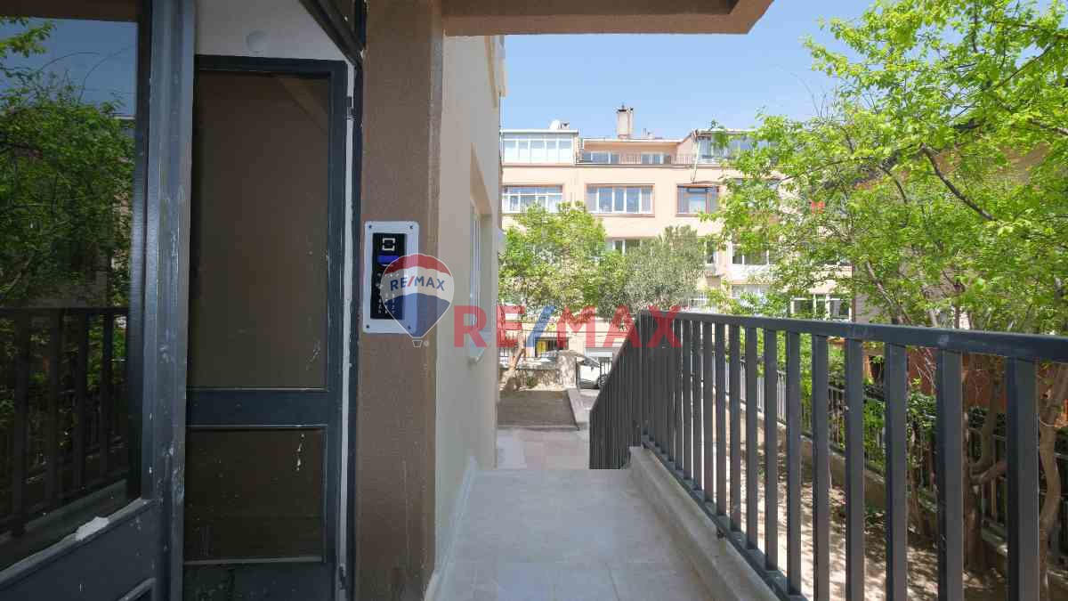 ÇENGELKÖY' DE EMSALSİZ, 1200 M2 ARSA İÇİNDE 5 KATLI TİCARİ BİNA