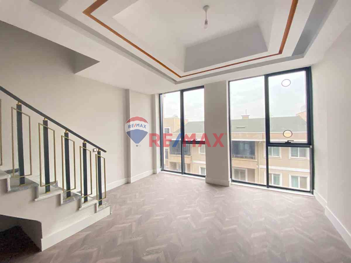 REMAX DREAM'DEN KARTEPE ZERAY ESİL'DE 1+1 ÇATI DUBLEKS DAİRE