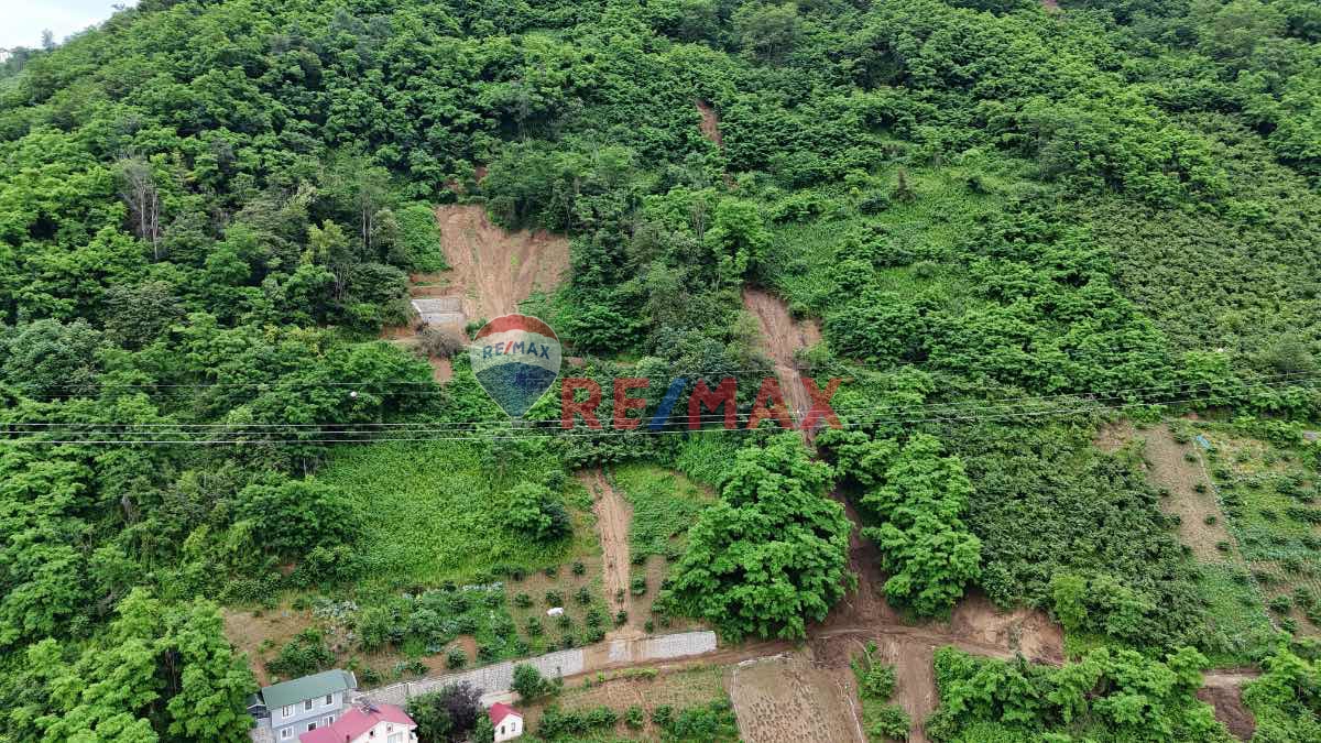 KARAKAYA 'DA SAHILE 7 KM MESAFEDE 480 M2 ARAZI