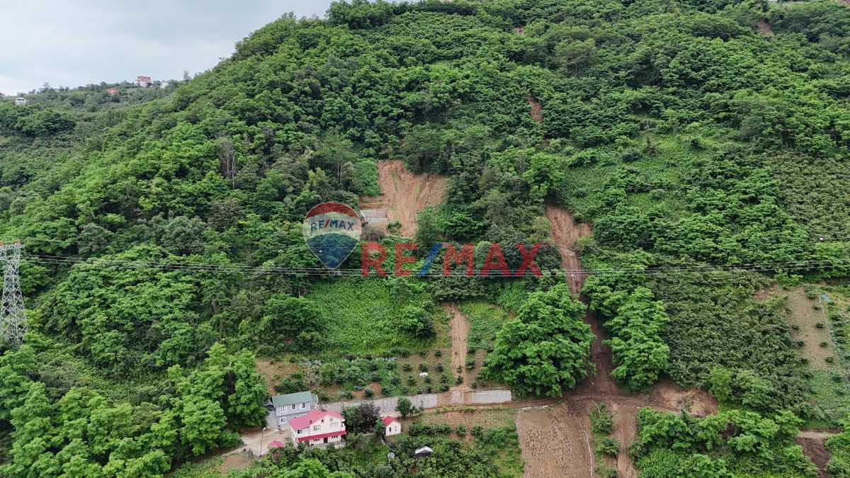 KARAKAYA 'DA SAHILE 7 KM MESAFEDE 480 M2 ARAZI