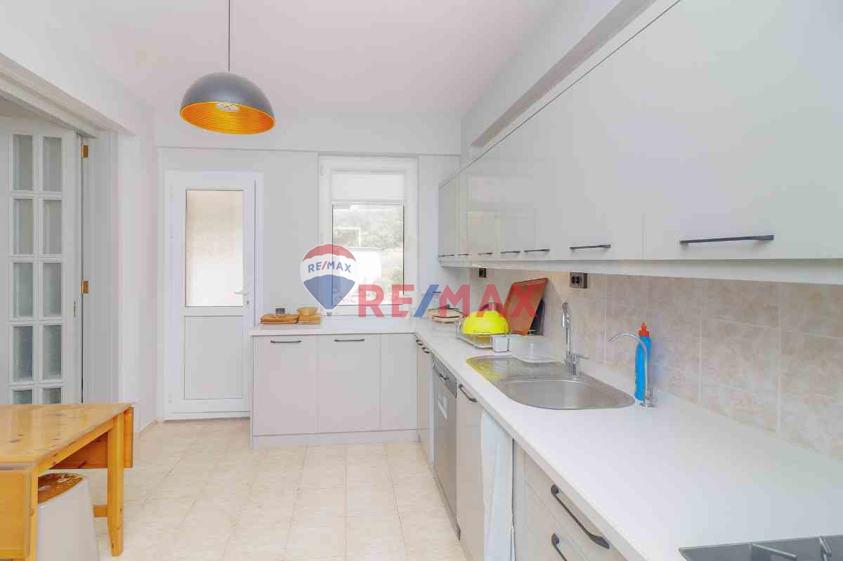 KAVAKLIDERE'DE 16.891 M² ARSA İÇERİSİNDE 6+1 ÇİFTLİK EVİ