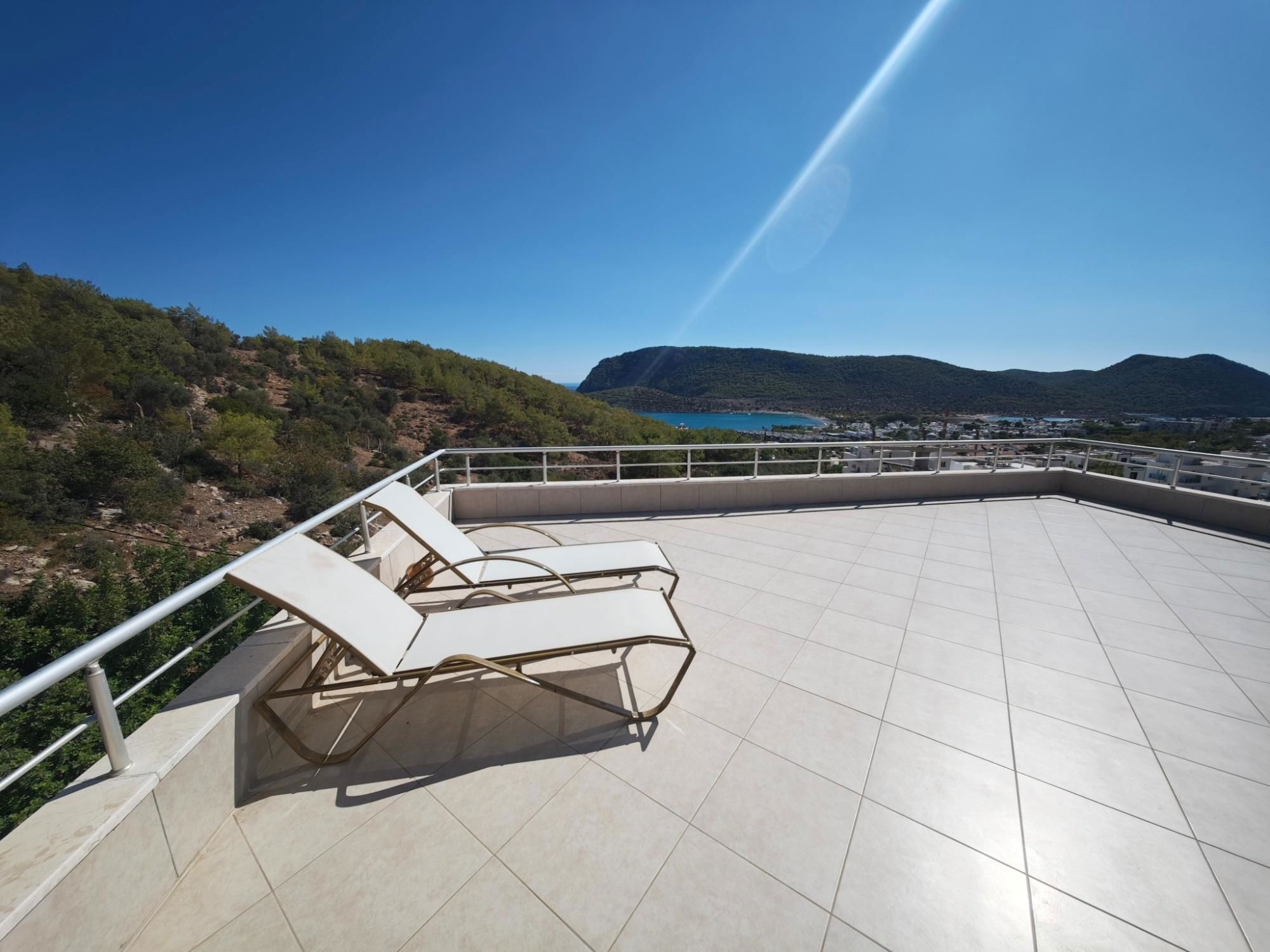 MERSİN TİSAN ADASINDA TİSAN SİTESİNDE SATILIK VİLLA