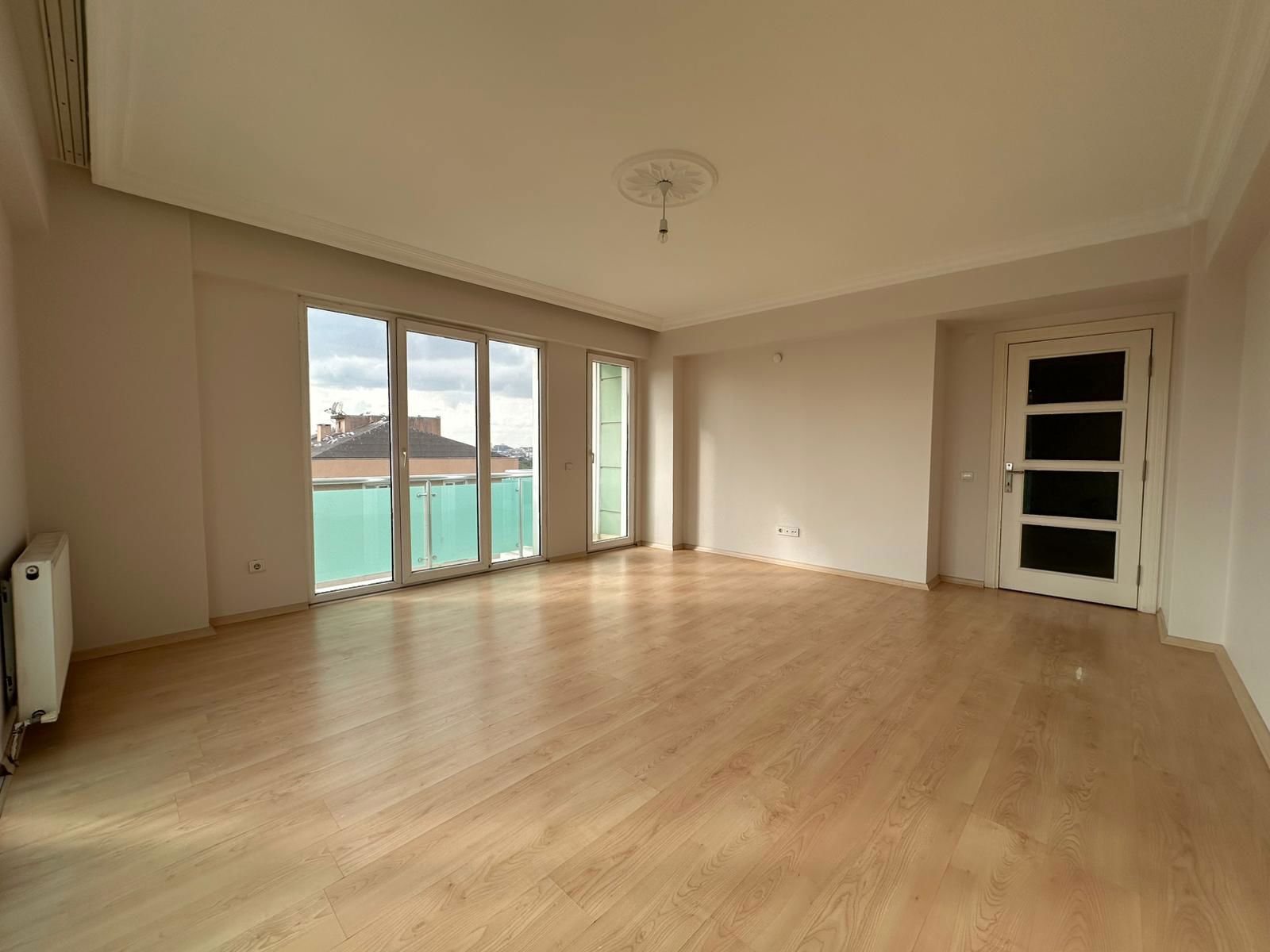 MALTEPE ZÜMRÜTEVLER DE GENİŞ 2+1 KİRALIK DAİRE