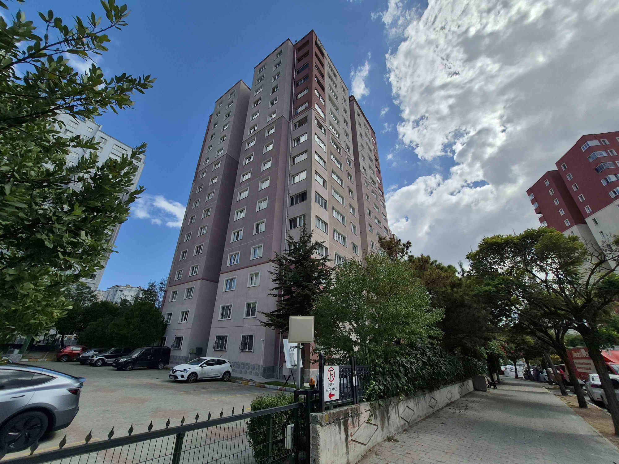 KOLAN HASTANESİ KARŞISI DOSTLAR APARTMANI 3+1 SATILIK DAİRW