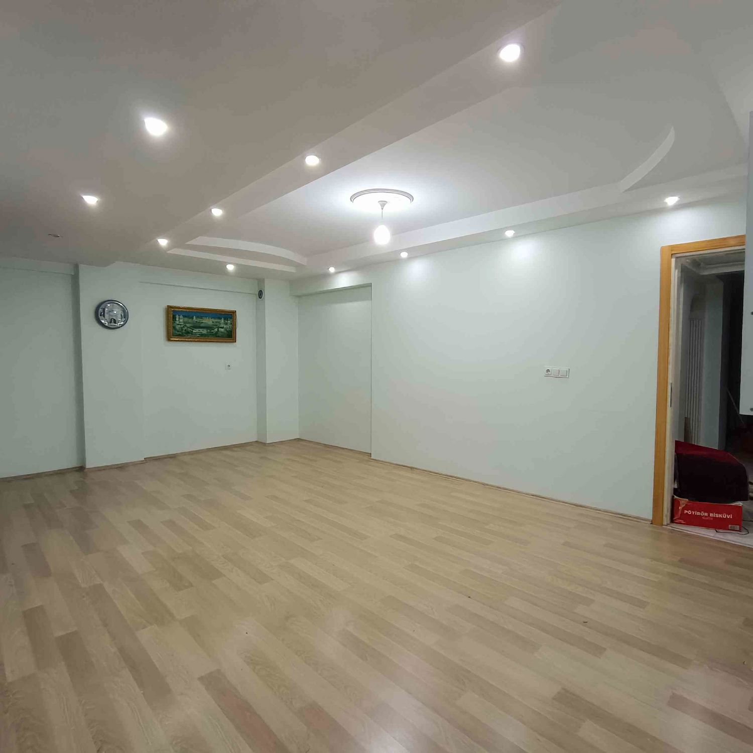 REMAX MODEL DEN AKKONAK MAHALLESINDE 3+1 KİRALIK DAİRE