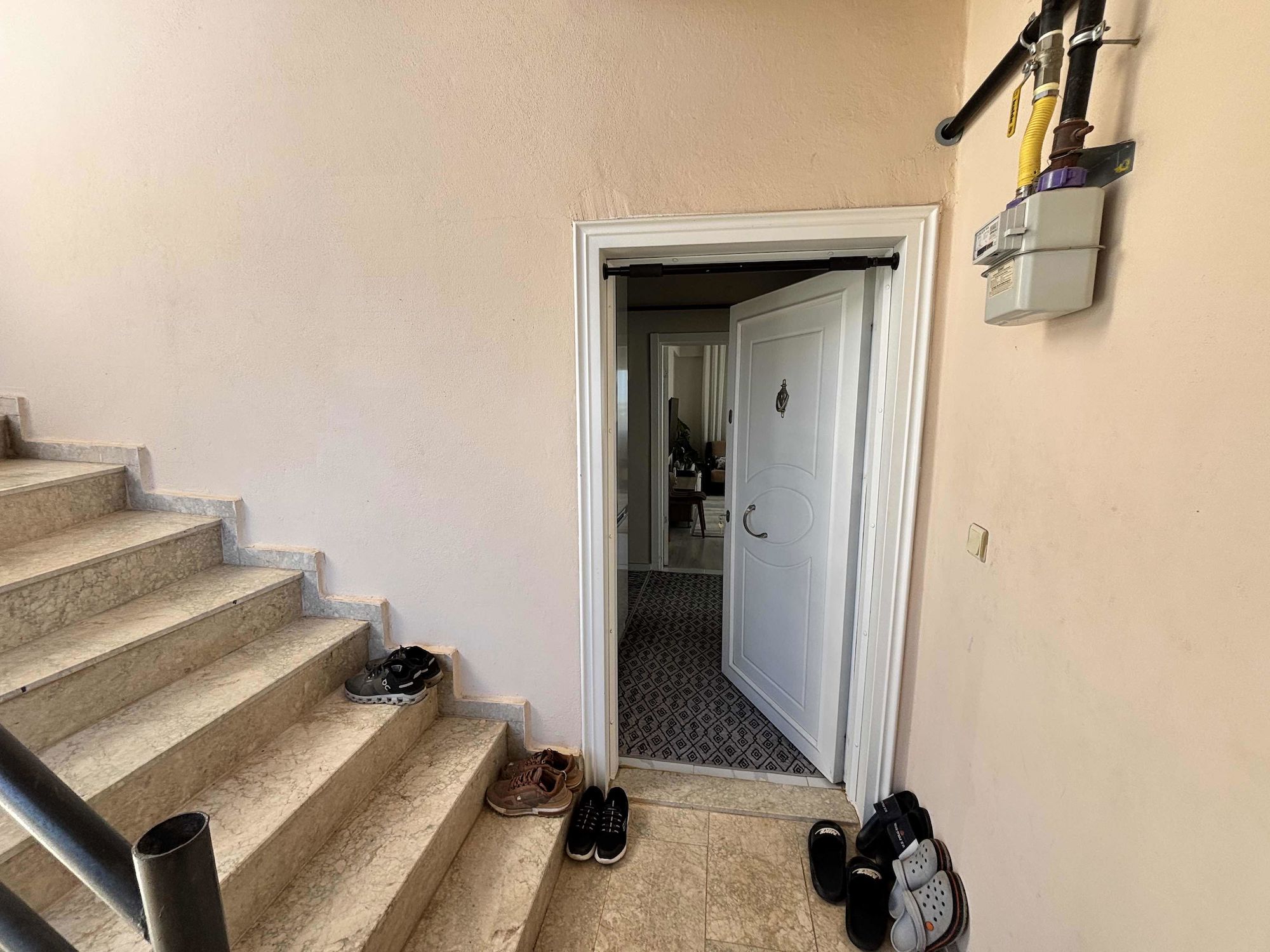 DÖŞEMEALTI YENİKÖY’DE DOĞALGAZLI, 4 CEPHELİ FULL YAPILI 3+1