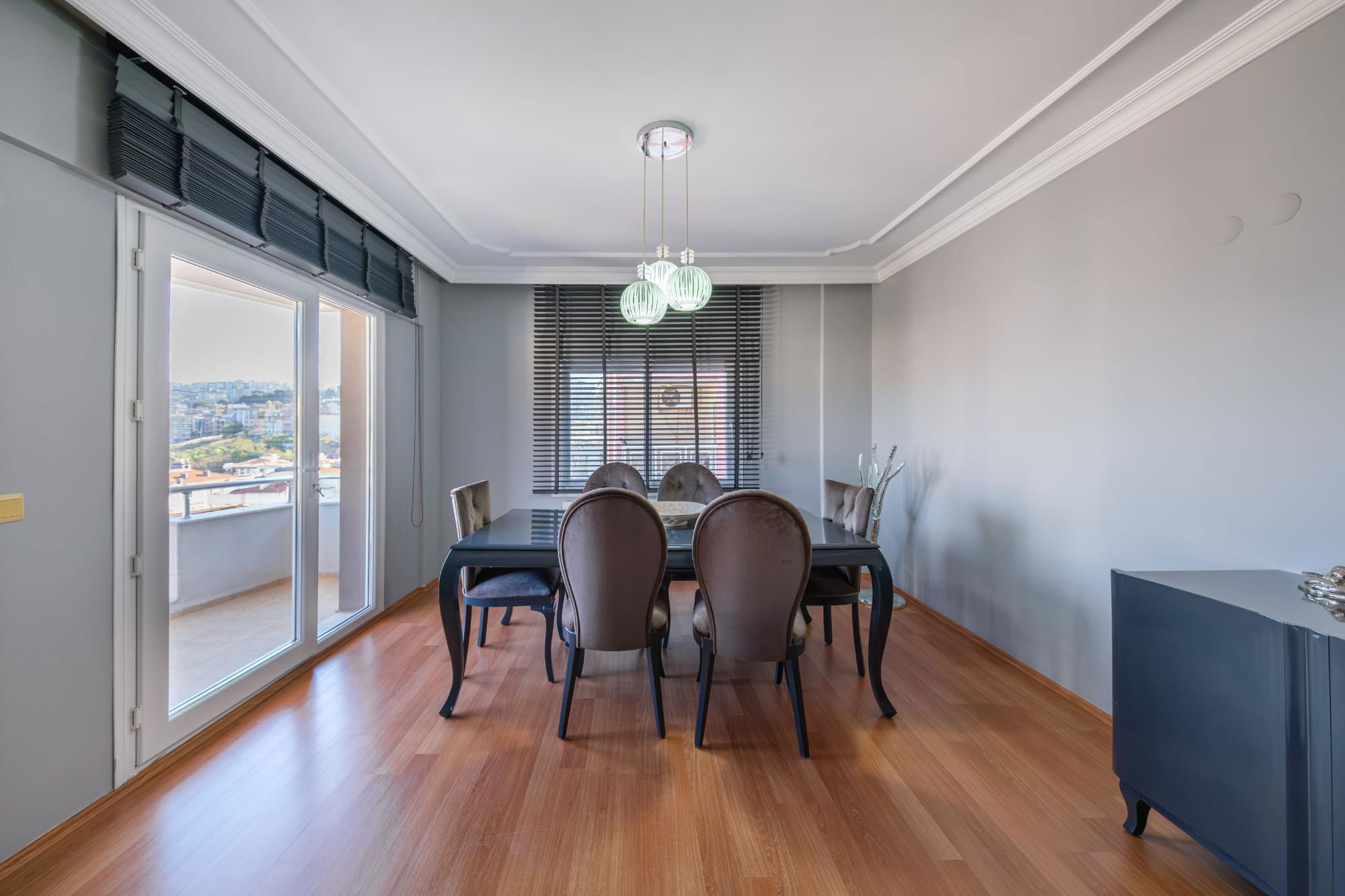 FERAH,AYDINLIK VE GENİŞ KULLANIM ALANINA SAHİP BAKIMLI 3+1 DAİRE