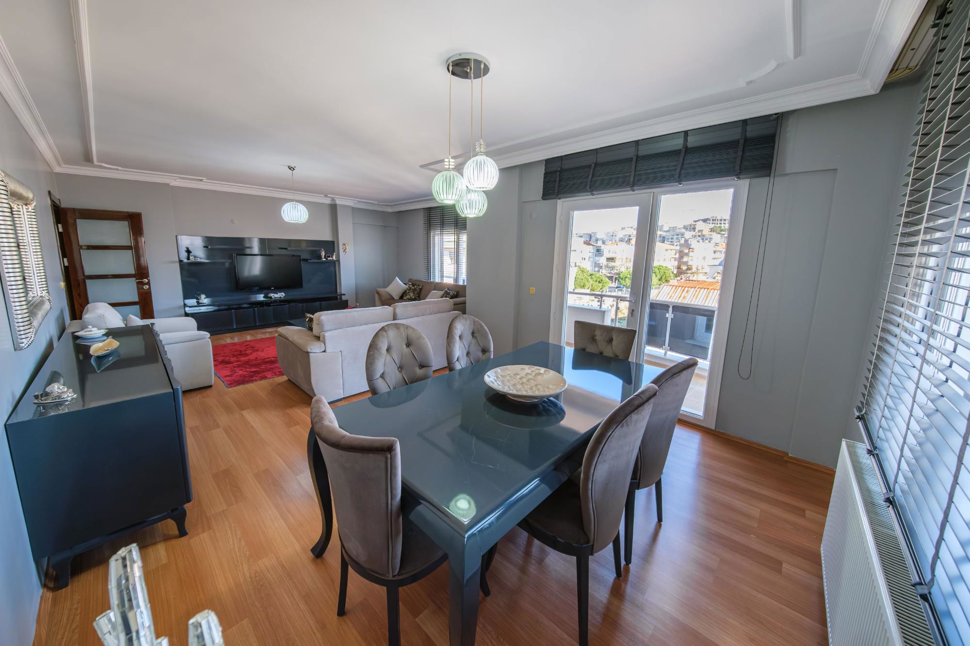 FERAH,AYDINLIK VE GENİŞ KULLANIM ALANINA SAHİP BAKIMLI 3+1 DAİRE