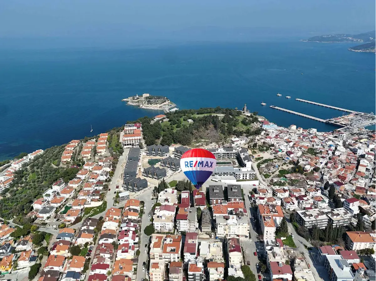 KUŞADASI ŞEHIR İÇINDE BAHÇELI YAŞAM – MODERN-GENIŞ TERS DUBLEKS