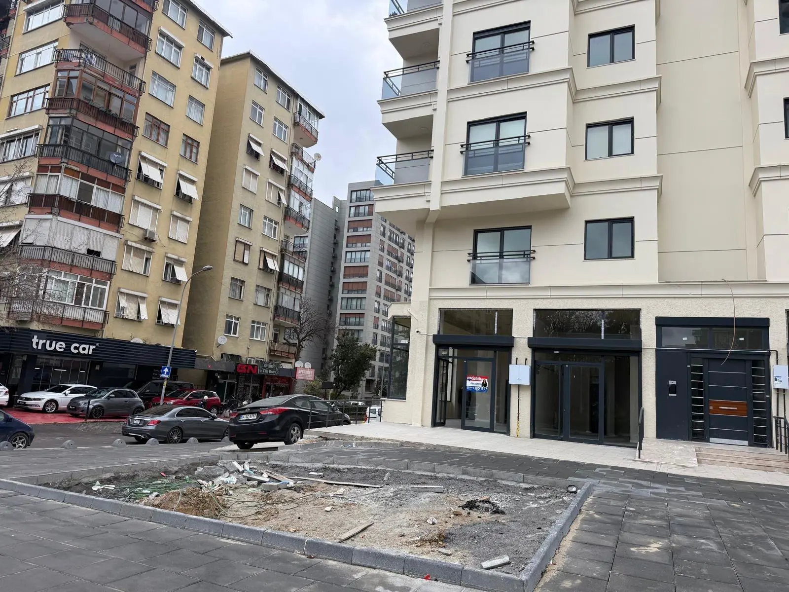 ZİVERBEY FAHRETTİN KERİM GÖKAY CADDESİ ÜSTÜNDE KÖŞE BAŞI DÜKKAN