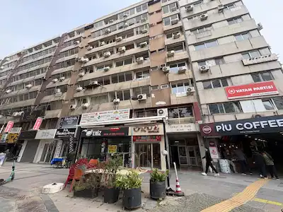IZMIR KONAK KEMERALTI SARAY IŞ MERKEZINDE SATILIK OFIS