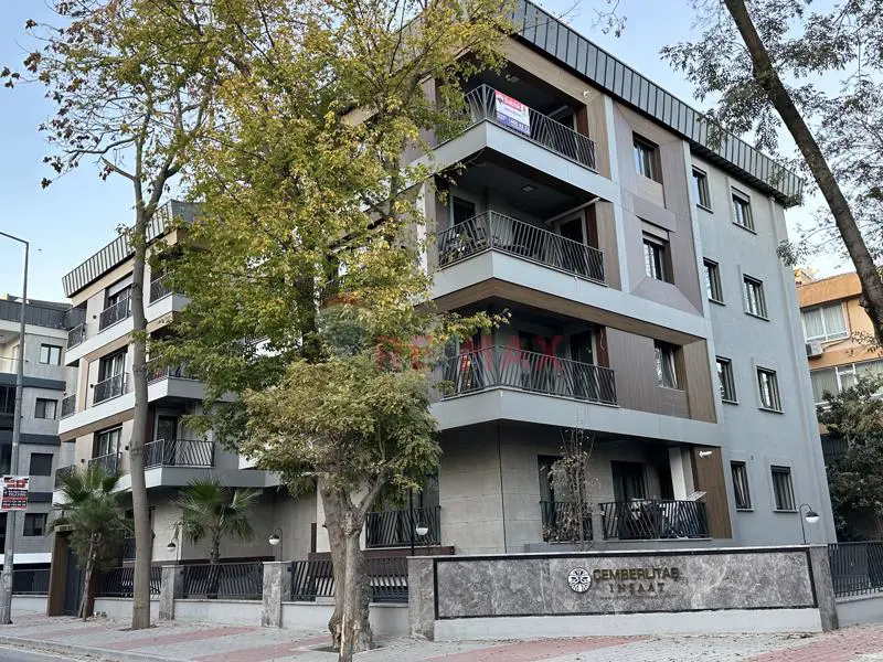 YEŞLYURT'TA KÖŞE KONUMLU 4+1 SATILIK SIFIR DAIRE
