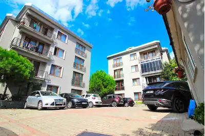 ÇEKMEKÖY MERKEZ HAVUZLU SİTE MİMARİ DEKORASYONLU TERASLI DUBLEKS
