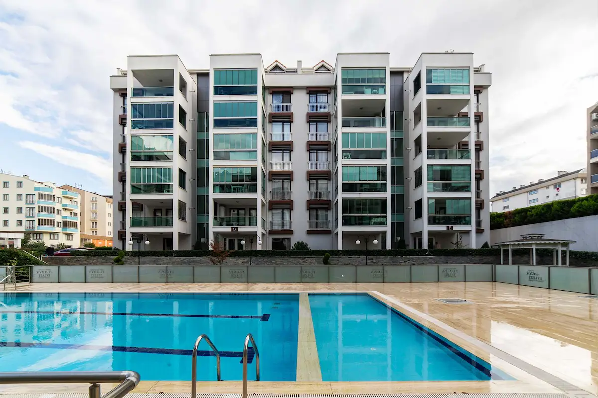 KIRALIK GEÇIT FLORYA EVLERI 3+1 NET 134M2 ARA KAT DAIRE