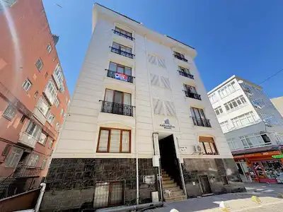 BAKIRKÖY’ÜN EN DEĞERLİ LOKASYONU OLAN YENİMAHALLE’DE 2+1 80M2 SATILIK DAİRE
