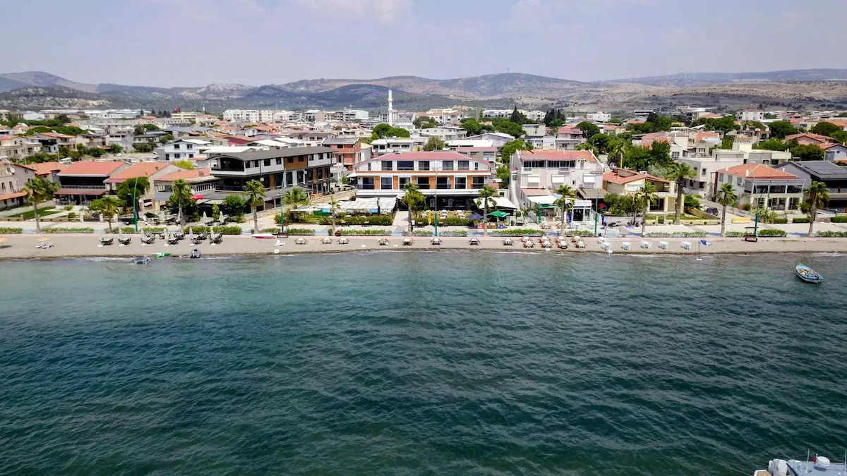 ALİAĞA YENİŞAKRAN'DA DENİZE SIFIR DEVREN KİRALIK İÇKİLİ LOKANTA