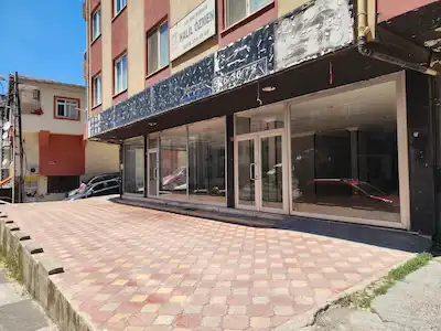 MALTEPE FINDIKLI'DA ANA CADDE ÜZERİ YATIRIMLIK KÖŞE 350M² GİRİŞ DEPOLU DÜKKAN