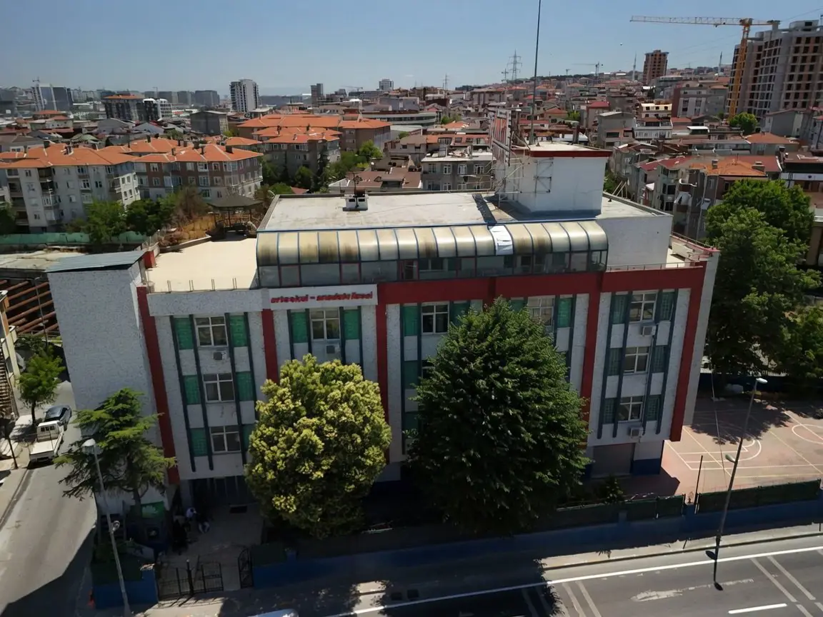 HALKALI MERKEZ’DE 7 KATLI KIRALIK OKUL BİNASI |FARKLI KULLANIMLARA DA UYGUN 