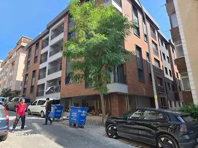 REMAX ASHILL KISIKLI SIFIR BINADA METROYA YAKIN 80 M2 DÜKKAN