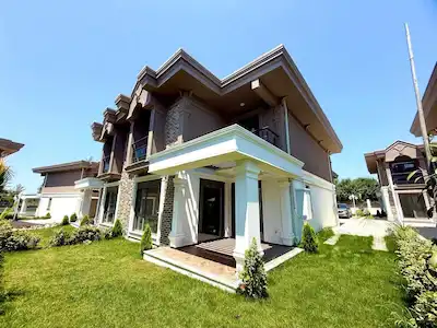 KOCAELI BAŞISKELE'DE SITE İÇINDE SATILIK 4+1 LÜKS VILLA