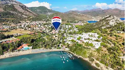 KARAİNCİR TATİL SİTESİNDE KAÇIRILMAYACAK FIRSAT!8,500 MİLYONA TRİPLEX 3+1 BİTİŞİK NİZAM MÜSTAKİL EV