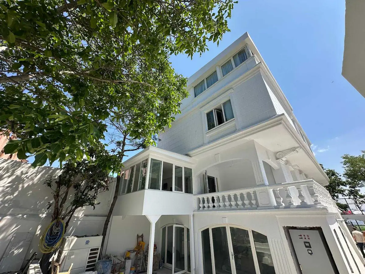 HEYBELİADA'DA EŞSİZ KONUMDA PRESTİJLİ SATILIK BUTİK OTEL VE CAFE