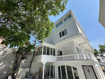 HEYBELİADA'DA EŞSİZ KONUMDA PRESTİJLİ SATILIK BUTİK OTEL VE CAFE