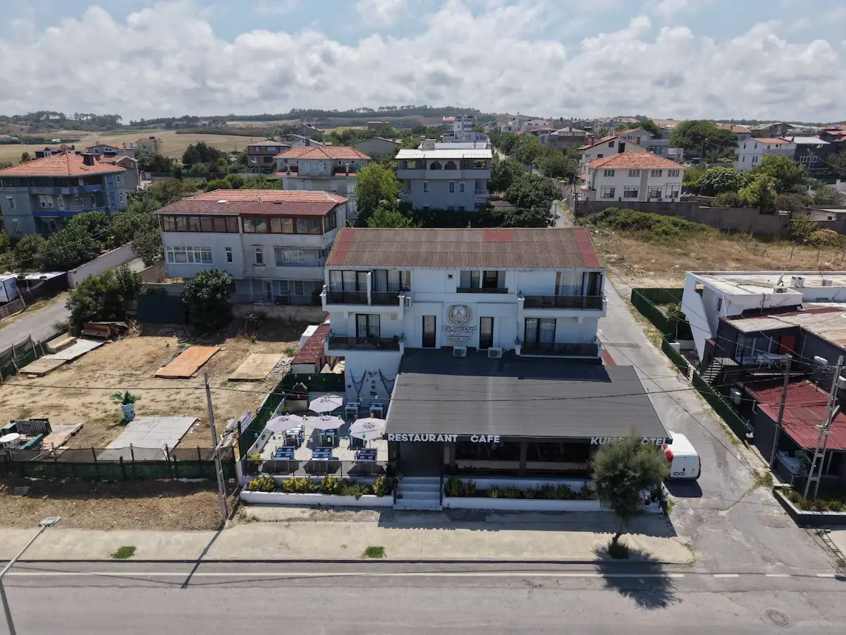 ARNAVUTKÖY KARABURUN YENİKÖY SAHİLİNDE DENİZE SIFIR FAAL OTEL 2