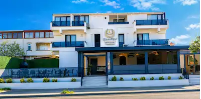 ARNAVUTKÖY KARABURUN YENİKÖY SAHİLİNDE DENİZE SIFIR FAAL OTEL