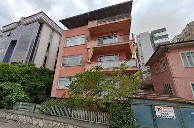 REMAX MODEL DEN SALTAK CADDESINDE 367M² ARSA IÇERISINDE KOMPLE SATILIK BINA