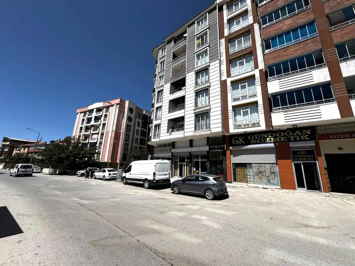 GÖLBAŞI 2+1 MERKEZİ KONUMDA ULAŞIMA ÇOK YAKIN GENİŞ FERAH DAİRE 3