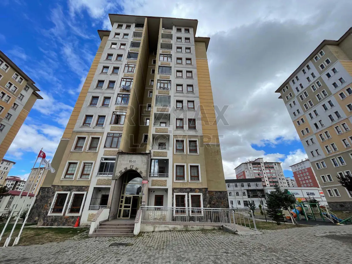 RE/MAX LACİVERT'TEN ABDURRAHMAN GAZİ TOKİLER'DE KİRALIK 2+1 DAİRE