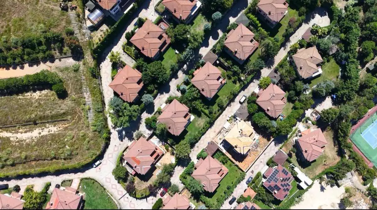 PRESTIJLI SITEDE SATILIK DOĞA IÇINDE 7+2 VILLA