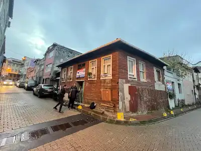 KADIR HAS ÜNV YAKIN MESAFEDE SATILIK KONUT VE ARSASI 121 M2