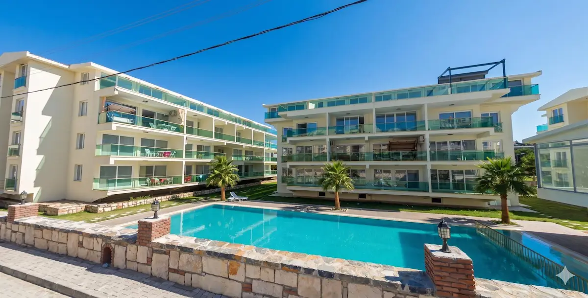 ALTINKUM'DA SITE IÇERISINDE HAVUZLU 3+1 ÇATI DUBLEXI DAIRE