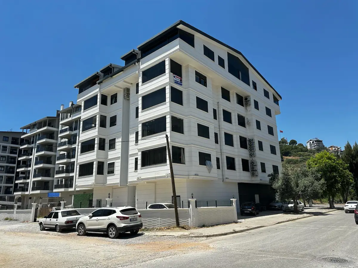 🌟 GENİŞ YAŞAM ALANI | CAM BALKONLU | MERKEZİ KONUMDA 1+1 SATILIK DAİRE