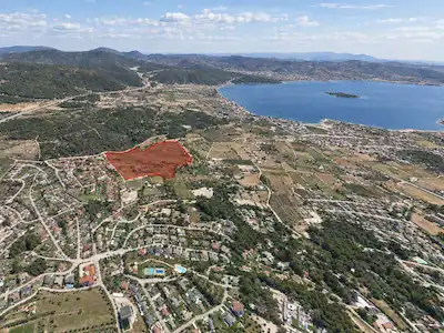 URLA İÇMELER'DE KONUMU İLE DİKKAT ÇEKEN BİR YATIRIM FIRSATI