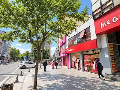 ÇORLU OMURTAK CADDESİ'NİN KALBİNDE 180 M² YATIRIMLIK PRESTİJLİ MAĞAZA