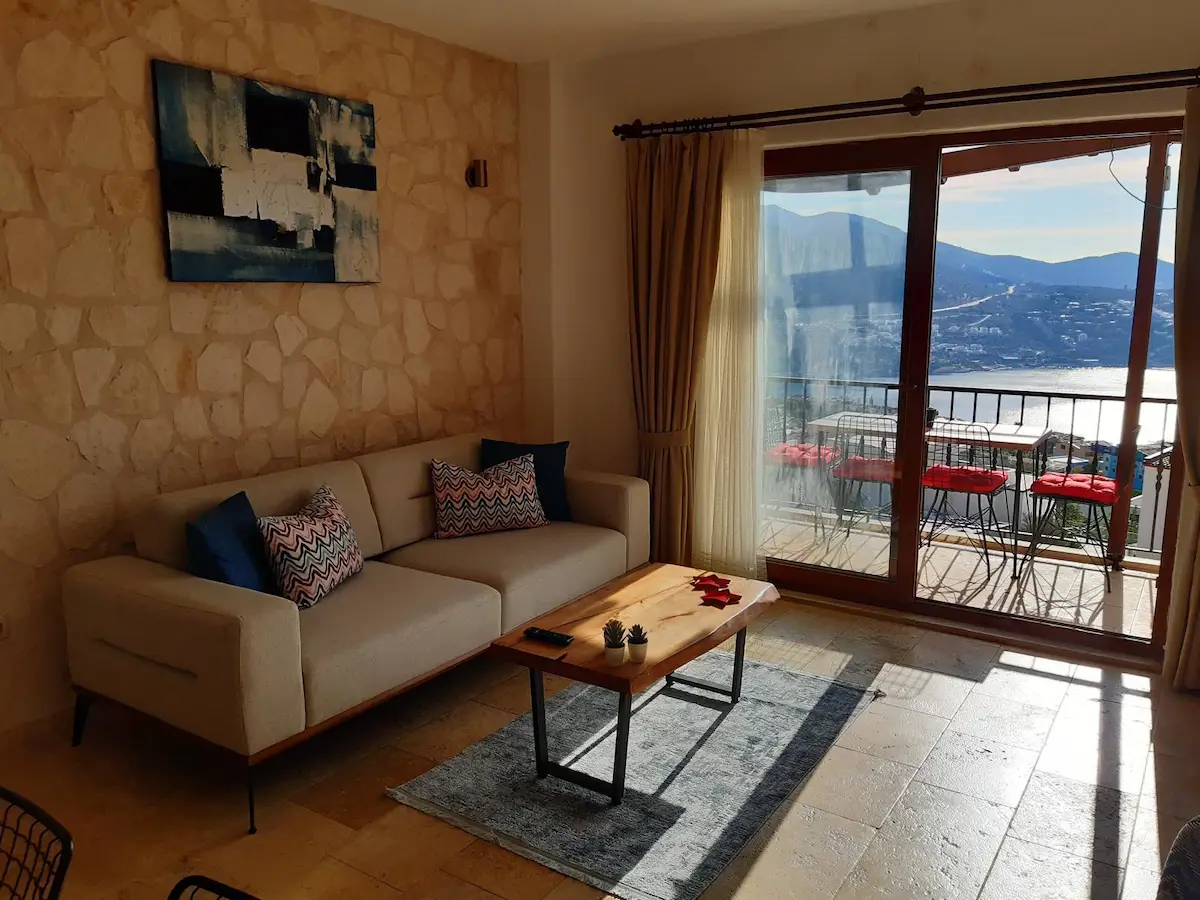 KAŞ KALKANDA SİTEDE SATILIK DENİZ MANZARALI EŞYALI TERASLI 2+1 DUBLEKS