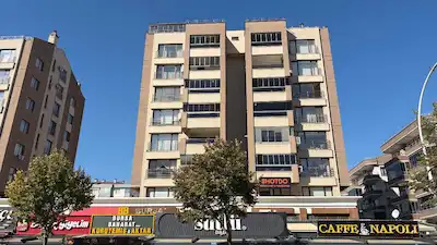REMAX BEYAZ ÖZLÜCE BULVARI ÜZERİNDE 60M2 1+1 KİRALIK OFİS