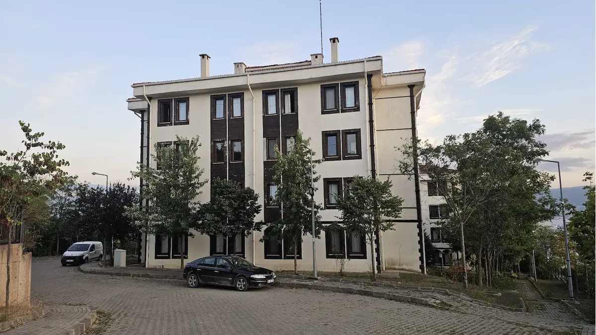 DERİNCE ÇINARLI TOKİ KONUTLARI BASIN SİTESİNDE SATILIK 2+1