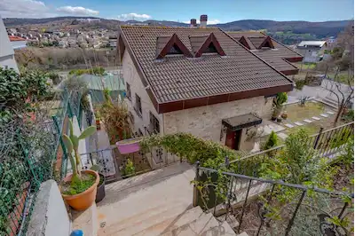 ZEKERİYAKÖY'DE ÖZEL YAPIM SATILIK MÜSTAKİL İKİZ VİLLA