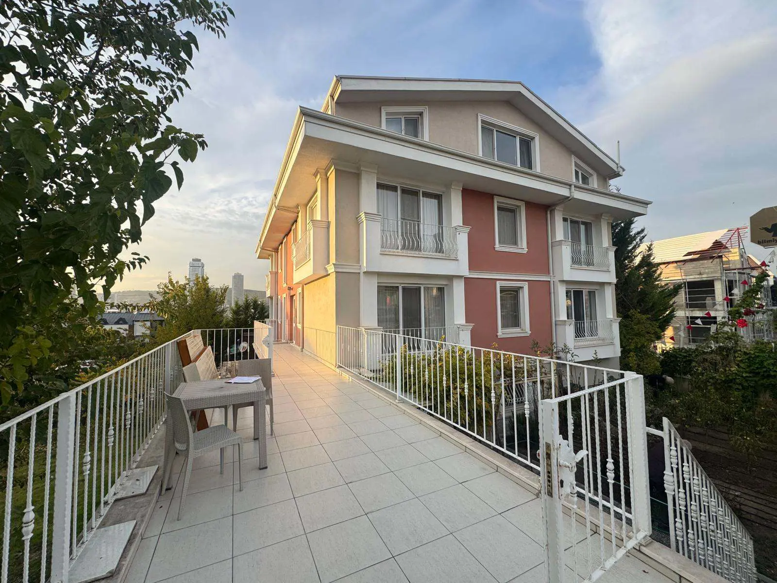 KONUTKENT MAHALLESİ’NDE TÜM GİDERLER DAHİL EŞYALI 1+1 KİRALIK DAİRE