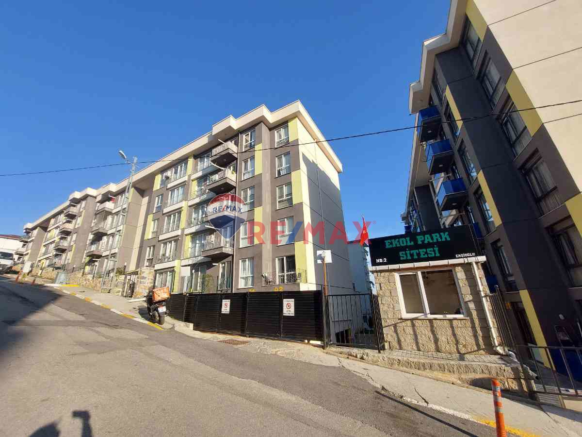 PENDİK ŞEYHLİ MAHALLESİ EKOL PARK SİTESİ'NDE SATILIK 2+1 DAİRE