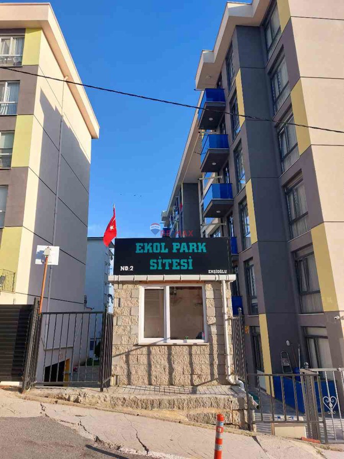 PENDİK ŞEYHLİ MAHALLESİ EKOL PARK SİTESİ'NDE SATILIK 2+1 DAİRE