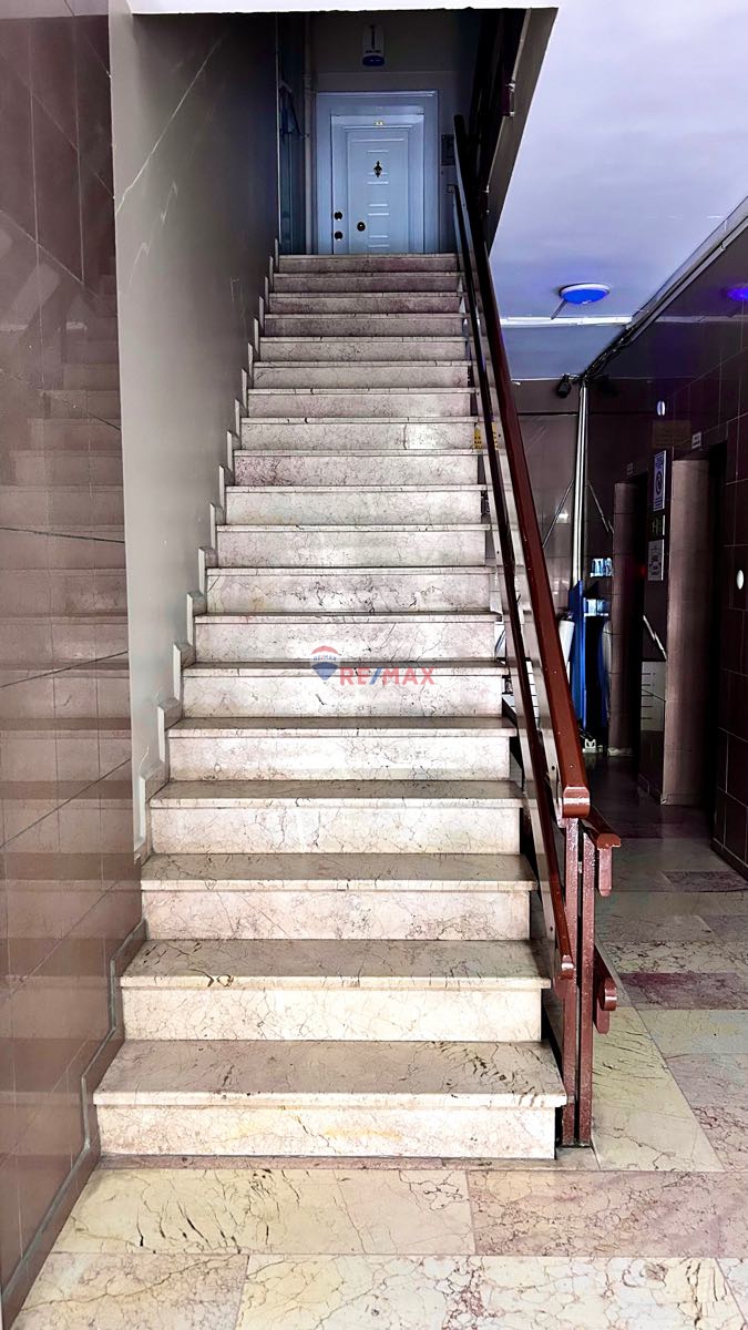 İÇERENKÖY’DE KİRALIK 4+1 OFİS